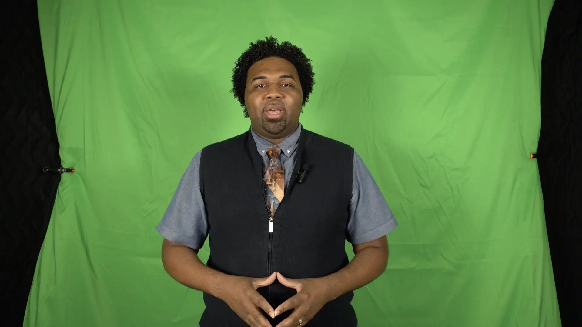 Antonio against green screen